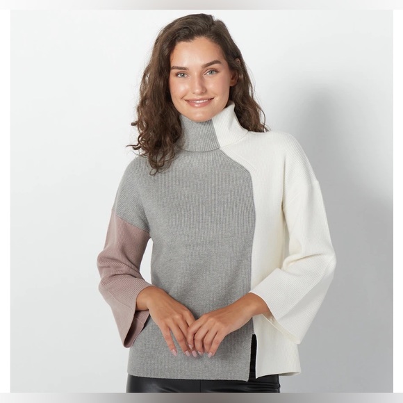 Badgley Mischka Sweaters - Badgley Mischka Turtleneck Sweater